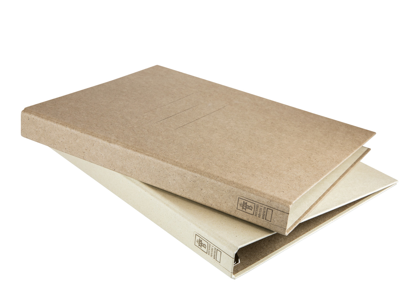 Das Fotoalbum “Augenblick“ ist in zwei Farbvarianten erhältlich: helles Gras-Papier oder dunkles Papier mit Silphie-Blumen-Anteil.