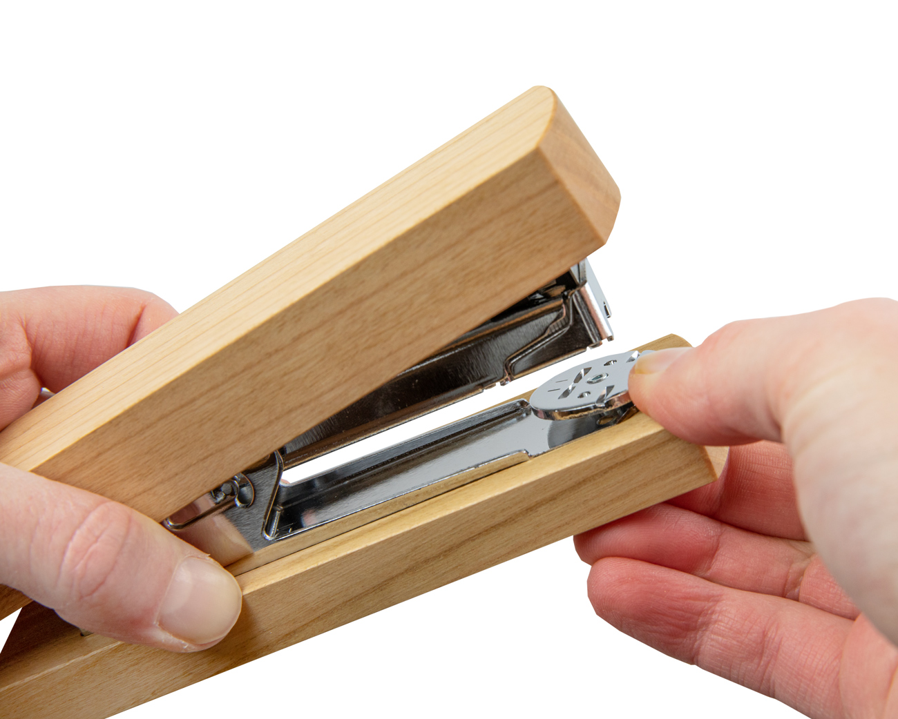 schreibgefuehl-hefter-aus-kirschholz-tacker-holz-edel-einstellung