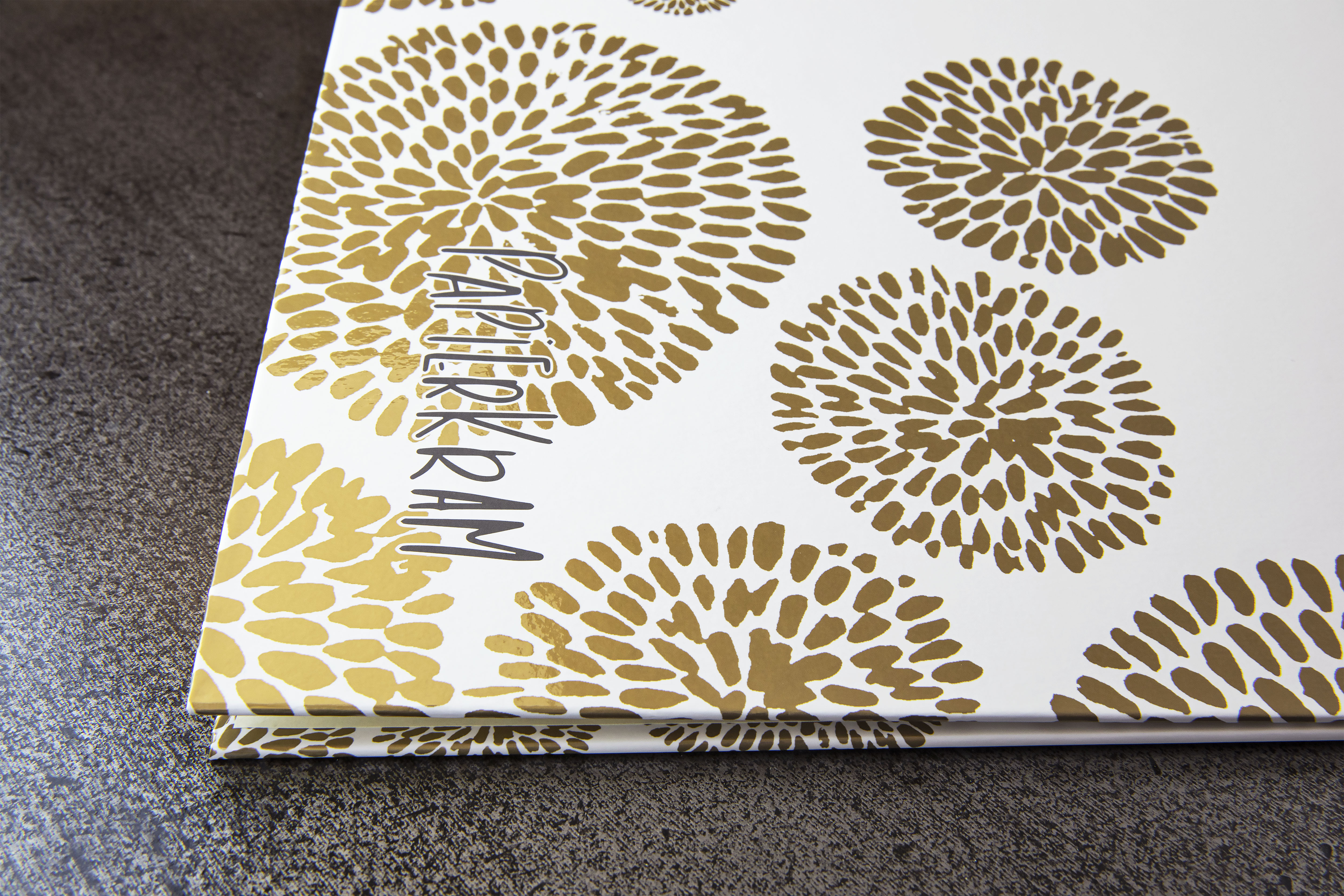 schreibgefuehl-motivordner-papierkram-gold-floral-detail