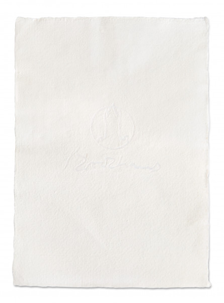 Das Büttenpapier “Premium“ wird von Hand geschöpft und trägt das Papiermühle-Logo sowie die Unterschrift des Papiermachers im Wasserzeichen.